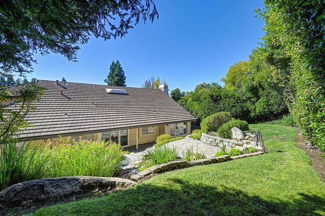 106 Woodview Ct, Folsom, CA 95630