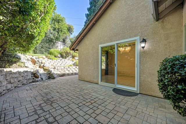 106 Woodview Ct, Folsom, CA 95630
