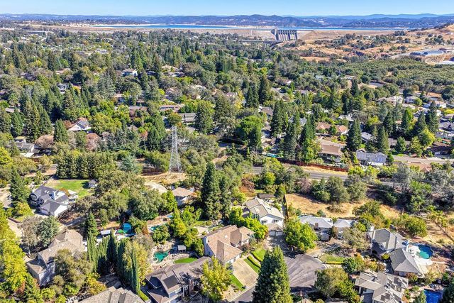 106 Woodview Ct, Folsom, CA 95630