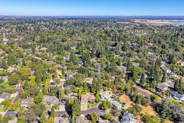 106 Woodview Ct, Folsom, CA 95630