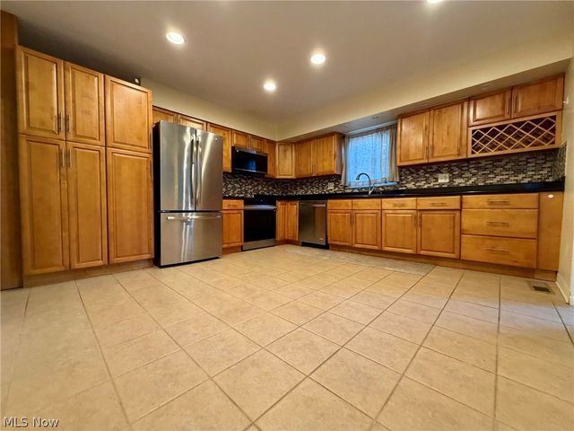 28096 Edgepark Drive, North Olmsted, OH 44070