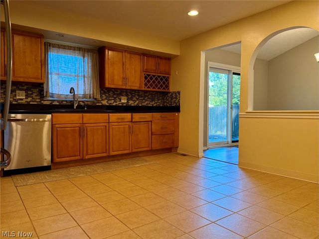 28096 Edgepark Drive, North Olmsted, OH 44070