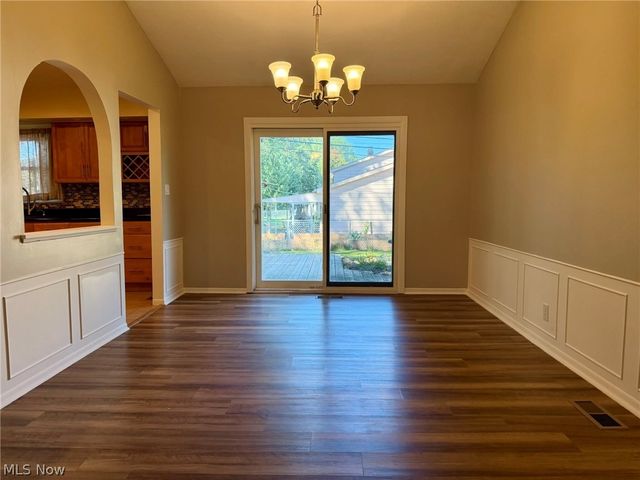 28096 Edgepark Drive, North Olmsted, OH 44070