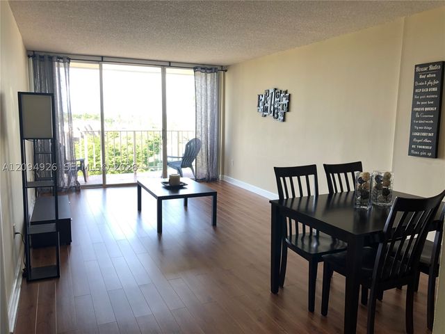 13120 SW 92nd Ave B-PH13, Miami, FL 33176