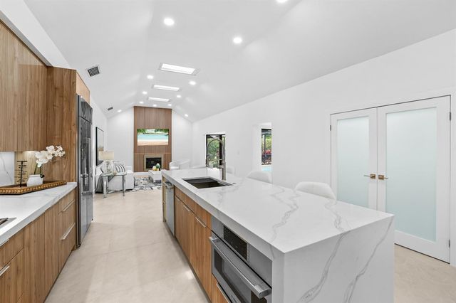 7571 Estrella Circle, Boca Raton, FL 33433