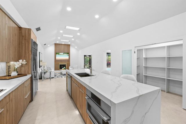 7571 Estrella Circle, Boca Raton, FL 33433