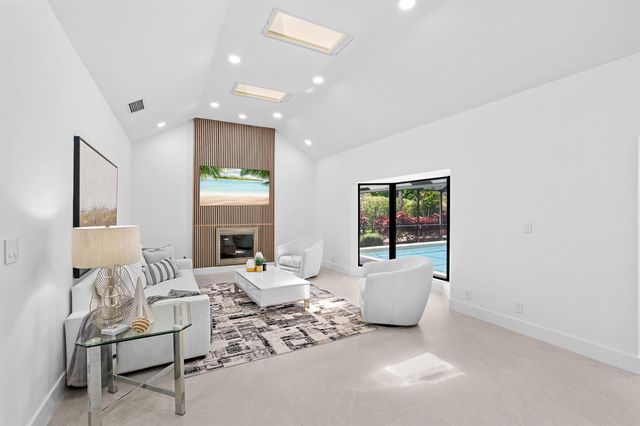7571 Estrella Circle, Boca Raton, FL 33433