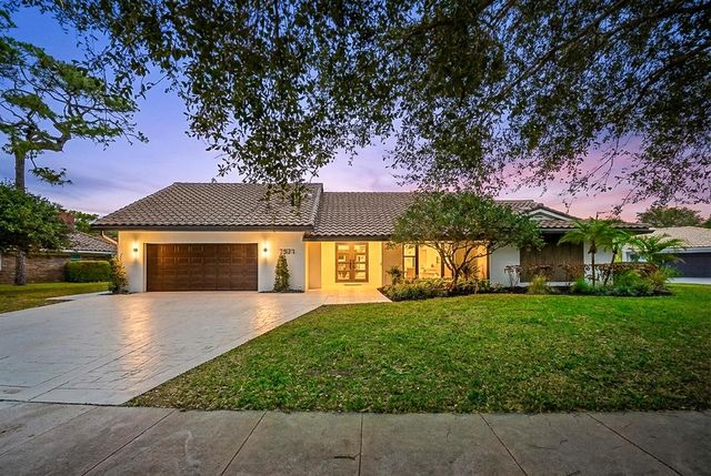 7571 Estrella Circle, Boca Raton, FL 33433
