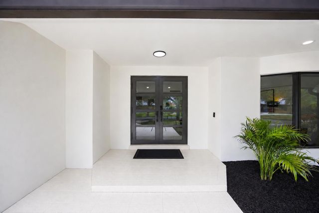 7571 Estrella Circle, Boca Raton, FL 33433
