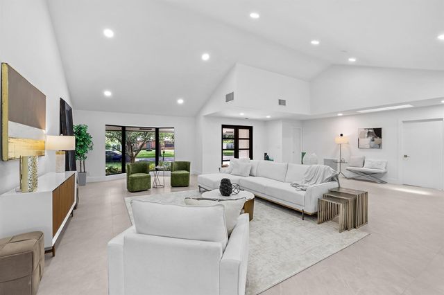 7571 Estrella Circle, Boca Raton, FL 33433