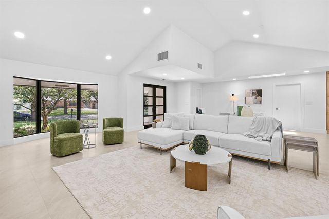 7571 Estrella Circle, Boca Raton, FL 33433