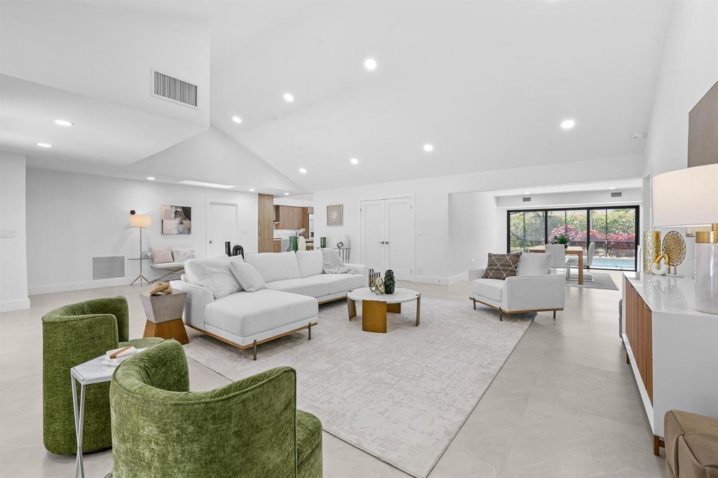 7571 Estrella Circle, Boca Raton, FL 33433