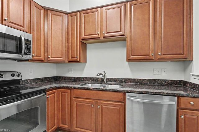 509 Alexia LN, Yorktown, VA 23690