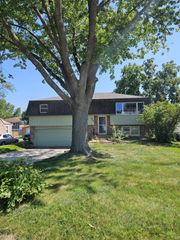 414 Cedar Street, Lake In The Hills, IL 60156