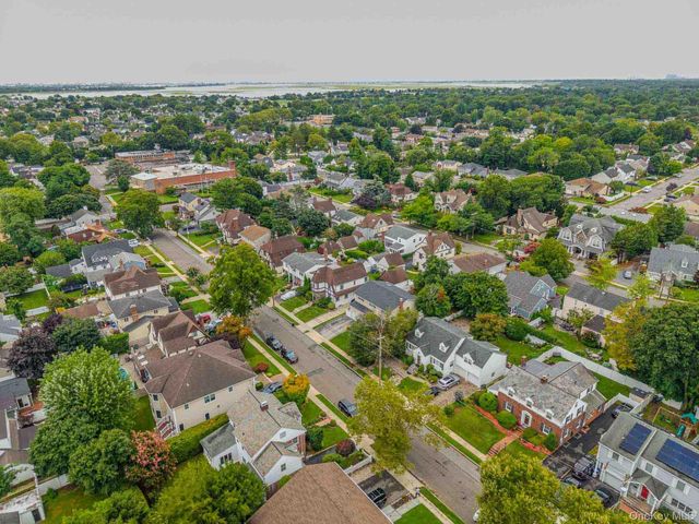 19 Howland Road, East Rockaway, NY 11518