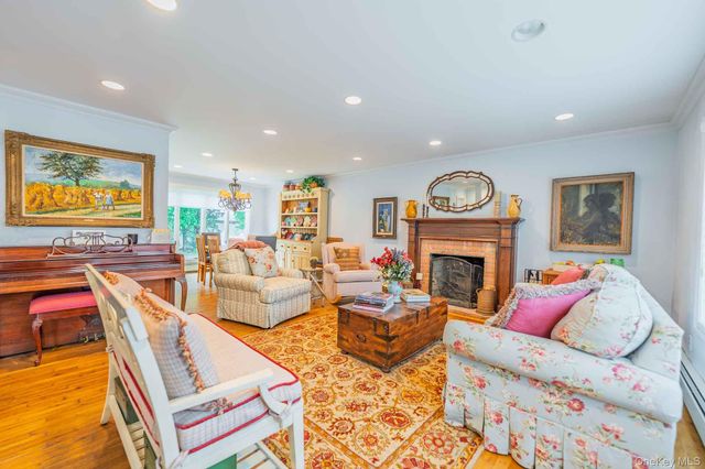 19 Howland Road, East Rockaway, NY 11518
