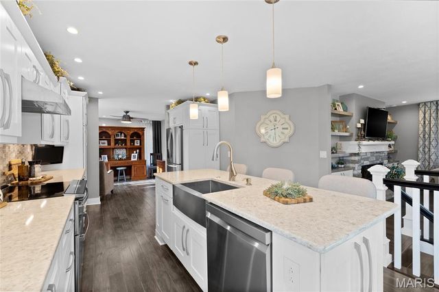 1005 Bradington Court, Columbia, IL 62236