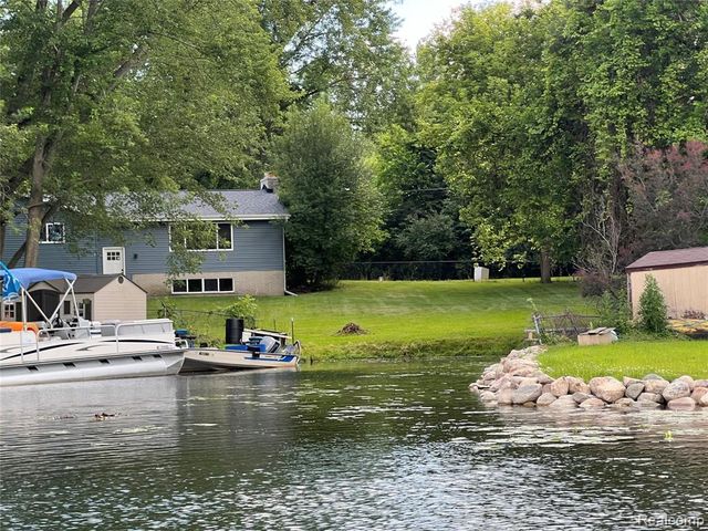 6342 Restwood Drive, Linden, MI 48451