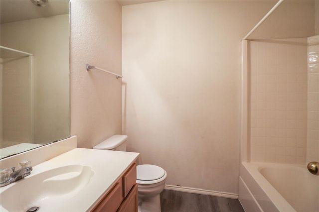 2004 Lennox Lane, Arlington, TX 76018