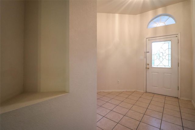 2004 Lennox Lane, Arlington, TX 76018