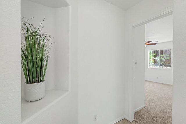 616 Valley Meadows Drive NE, Rio Rancho, NM 87144