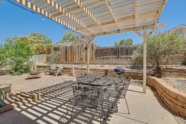 616 Valley Meadows Drive NE, Rio Rancho, NM 87144