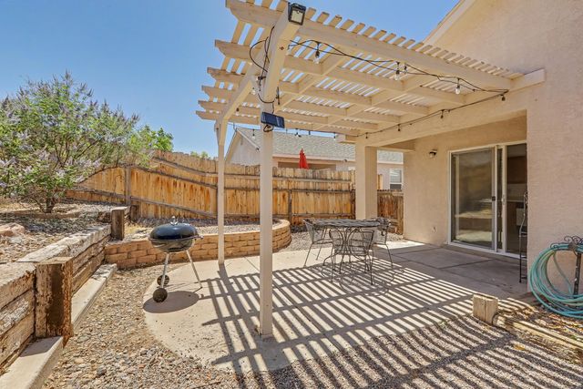 616 Valley Meadows Drive NE, Rio Rancho, NM 87144