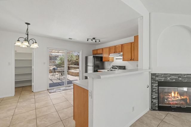 616 Valley Meadows Drive NE, Rio Rancho, NM 87144