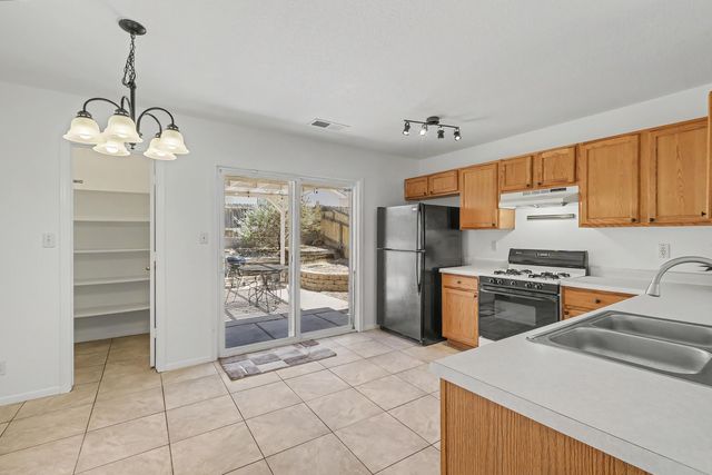 616 Valley Meadows Drive NE, Rio Rancho, NM 87144