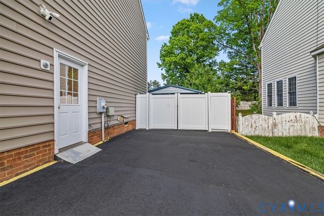 2909 Laurel Woods Ln, Richmond, VA 23233