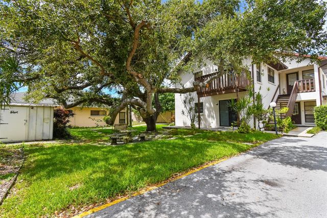 8423 SEMINOLE BLVD 203, Seminole, FL 33772