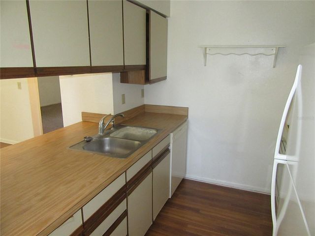 8423 SEMINOLE BLVD 203, Seminole, FL 33772