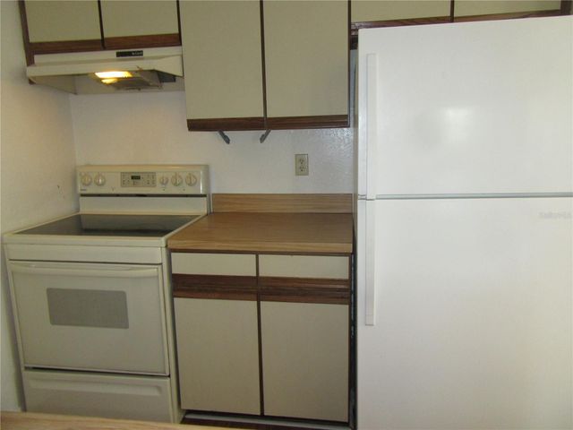 8423 SEMINOLE BLVD 203, Seminole, FL 33772