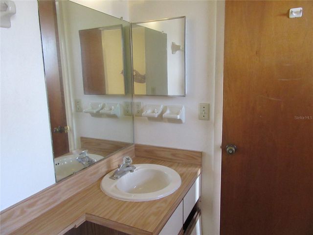 8423 SEMINOLE BLVD 203, Seminole, FL 33772