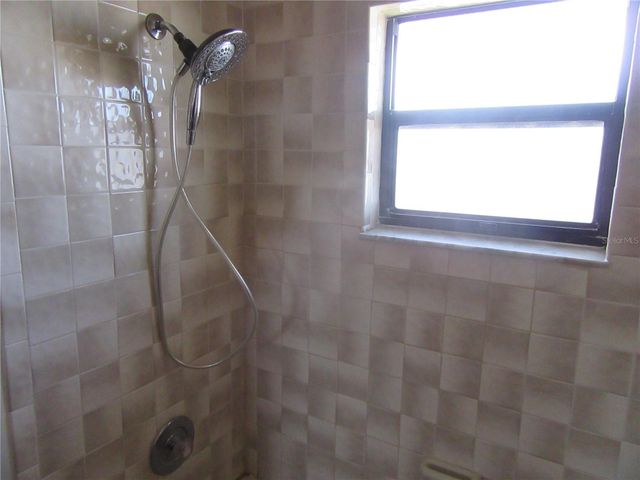 8423 SEMINOLE BLVD 203, Seminole, FL 33772