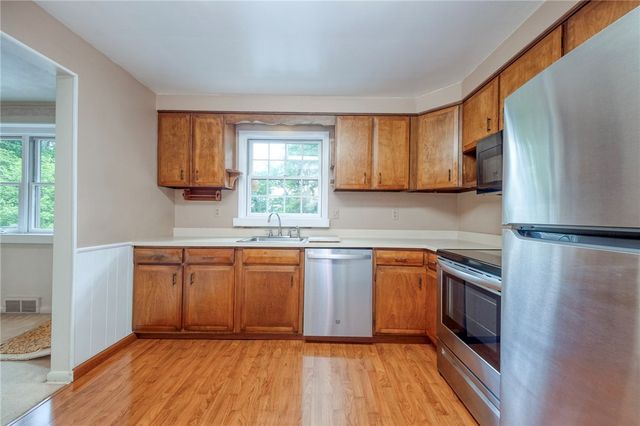 2261 Gray Ridge, Hampton, PA 15101