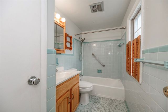 2261 Gray Ridge, Hampton, PA 15101