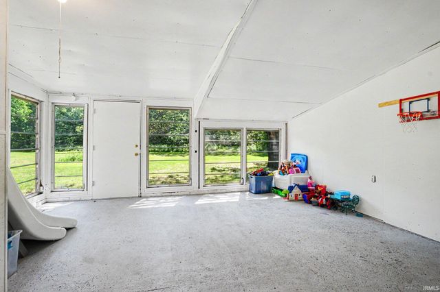 57954 Pear Road, South Bend, IN 46619
