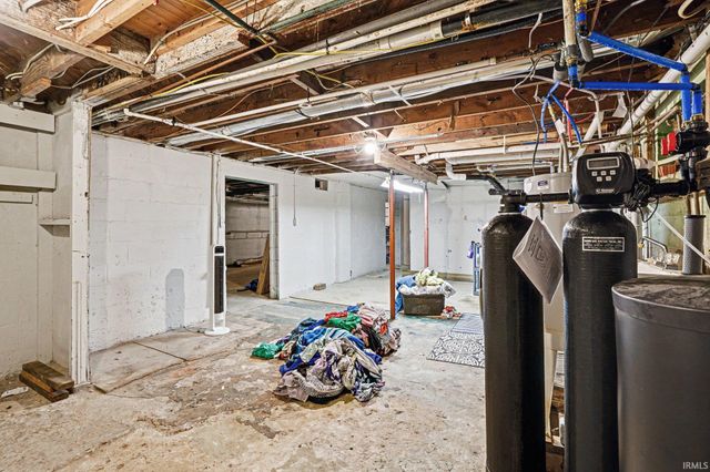 57954 Pear Road, South Bend, IN 46619