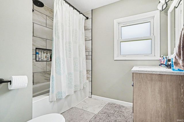 57954 Pear Road, South Bend, IN 46619