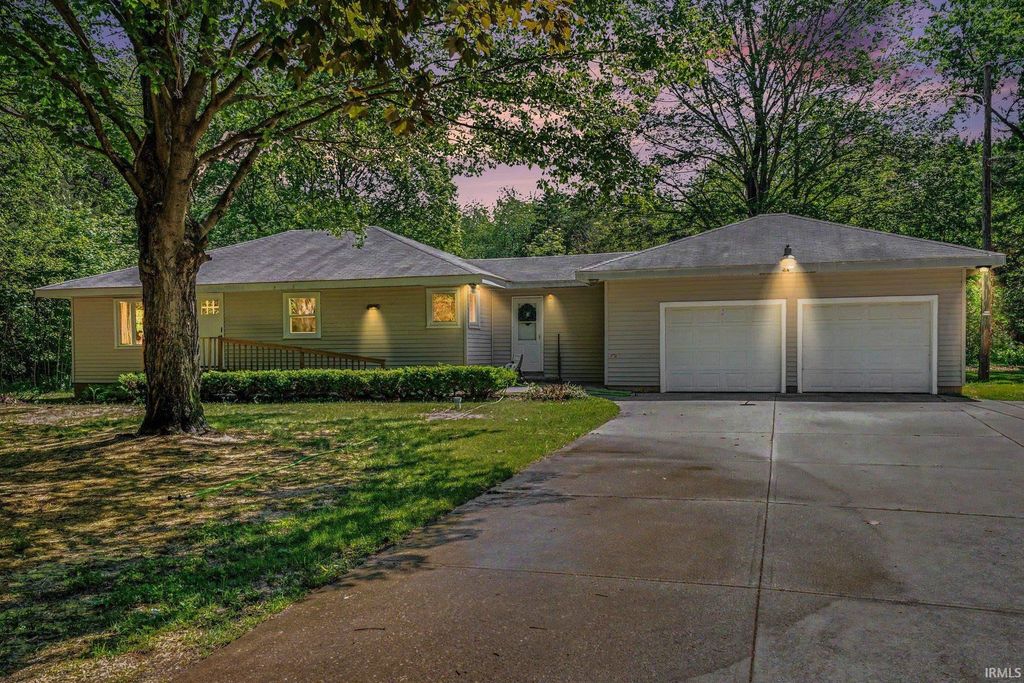 57954 Pear Road, South Bend, IN 46619