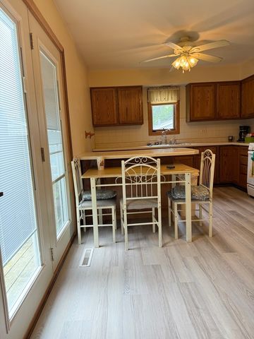 8910 Memory Trail, Wonder Lake, IL 60097