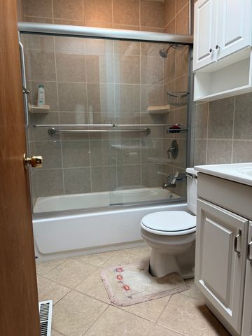 8910 Memory Trail, Wonder Lake, IL 60097