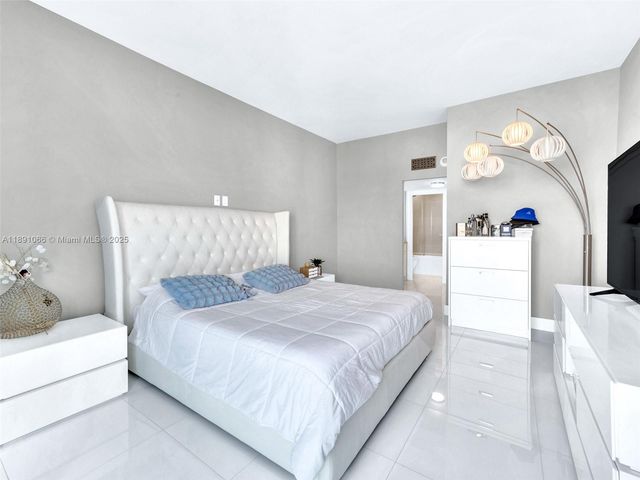 100 Bayview Dr PH01, Sunny Isles Beach, FL 33160