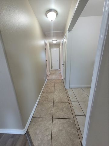 508 Lakeside Dr, Corpus Christi, TX 78418