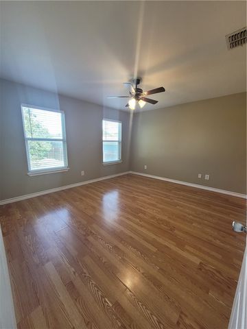 508 Lakeside Dr, Corpus Christi, TX 78418