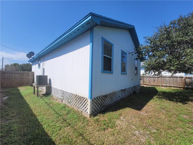 508 Lakeside Dr, Corpus Christi, TX 78418