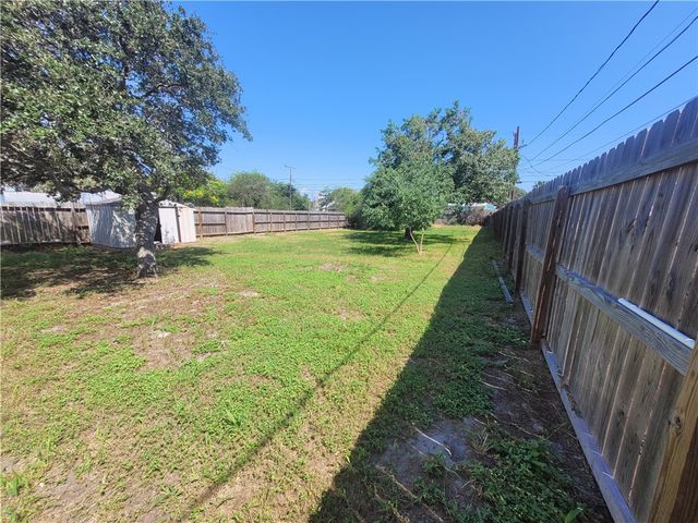 508 Lakeside Dr, Corpus Christi, TX 78418