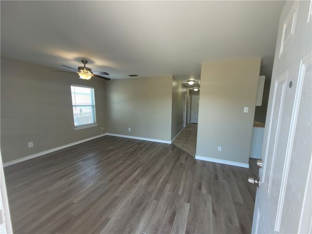 508 Lakeside Dr, Corpus Christi, TX 78418