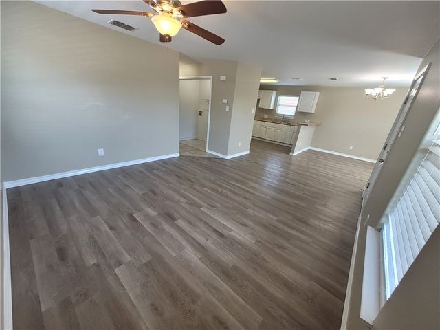508 Lakeside Dr, Corpus Christi, TX 78418